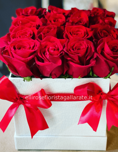 box con rose rosse