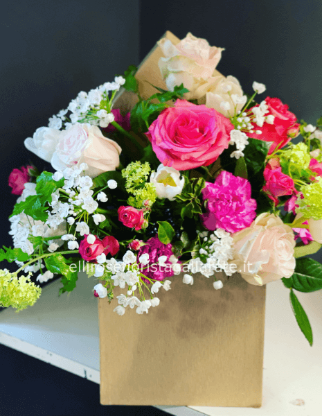 Box floreale fiori misti di stagione, diametro scatola 30 cm.
