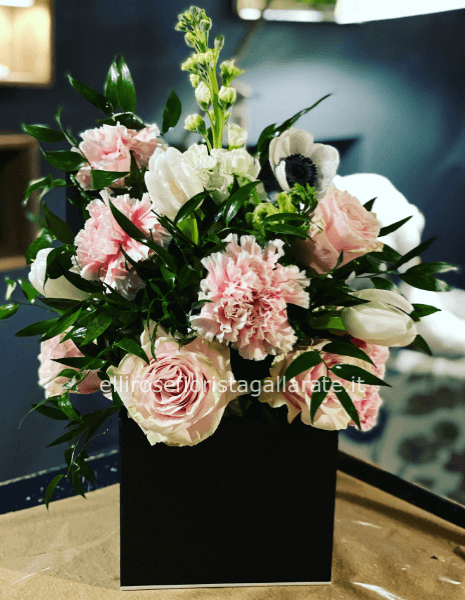 Box floreale con rose e garofani grande