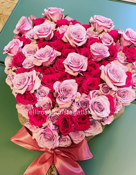 Cuscino a cuore grande, diametro 45 cm  per  ogni occasione, preparato con 70 rose a bocciolo sui to
