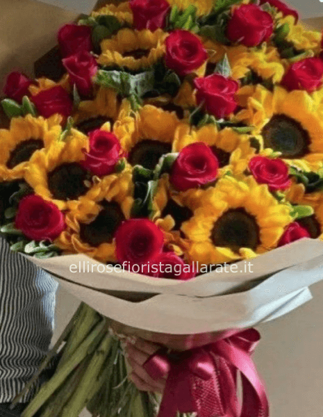 bouquet 5 girasoli con aggiuntadi 5 rose rosse gambo lungo