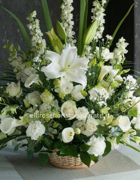 cesto funebre con fiori bianchi o a scelta