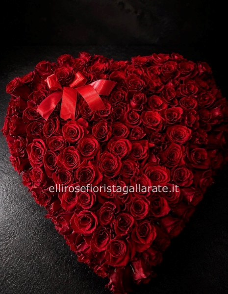 cuore diamtro 70 cm composto da 160 rose rosse  extra quality