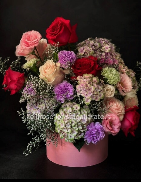 box floreale preparate con fiori di stagione