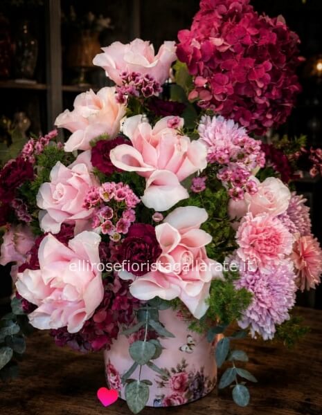 box floreale preparata con fiori di stagione e rose big dimensione