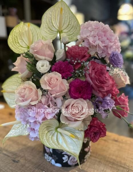 box floreale prepara con fiori di stagione e amthuriumgrande