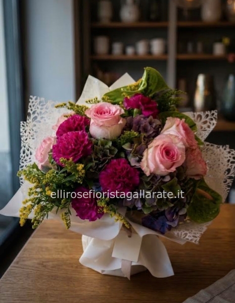 bouquet medio conrose ,garofani e ortensie